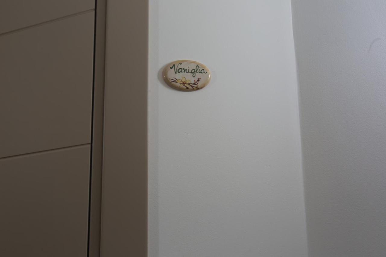Slow Chic Apartment Beb Policlinico Mesina Exterior foto