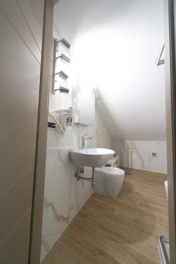 Slow Chic Apartment Beb Policlinico Mesina Exterior foto